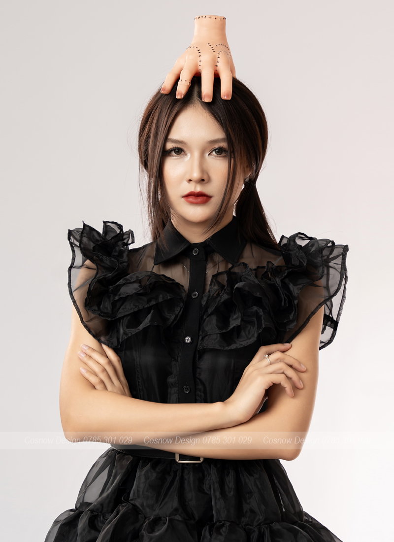 trang phục wednesday 7